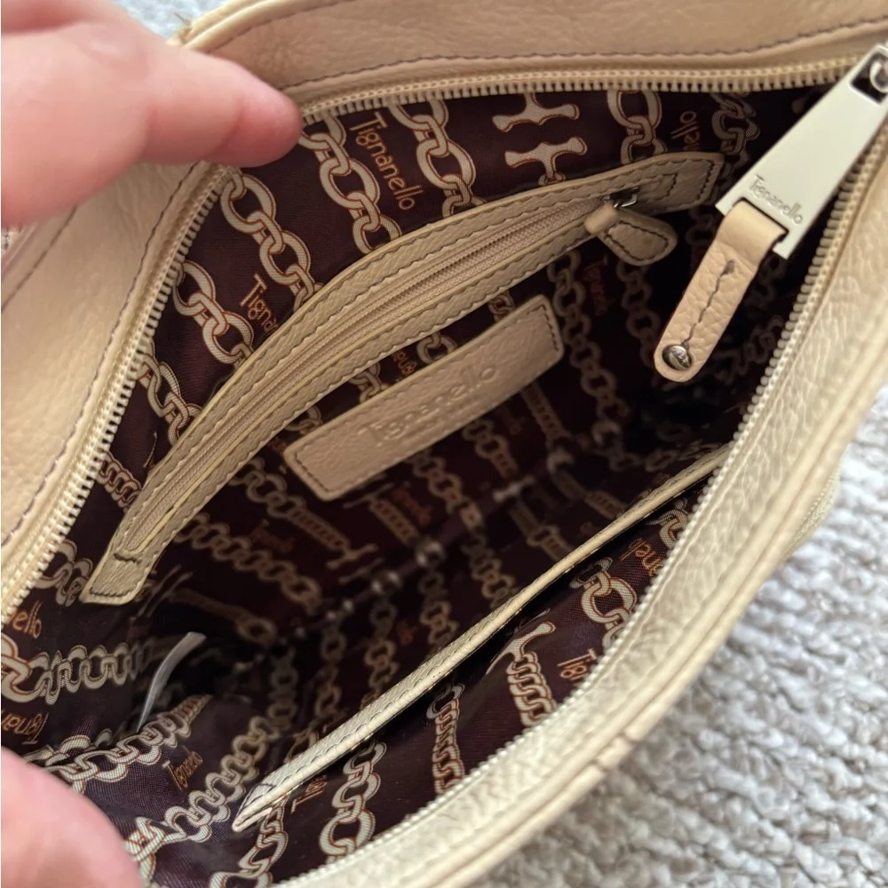 Tignanello Cream Leather Shoulder Bag - Picture 13 of 16